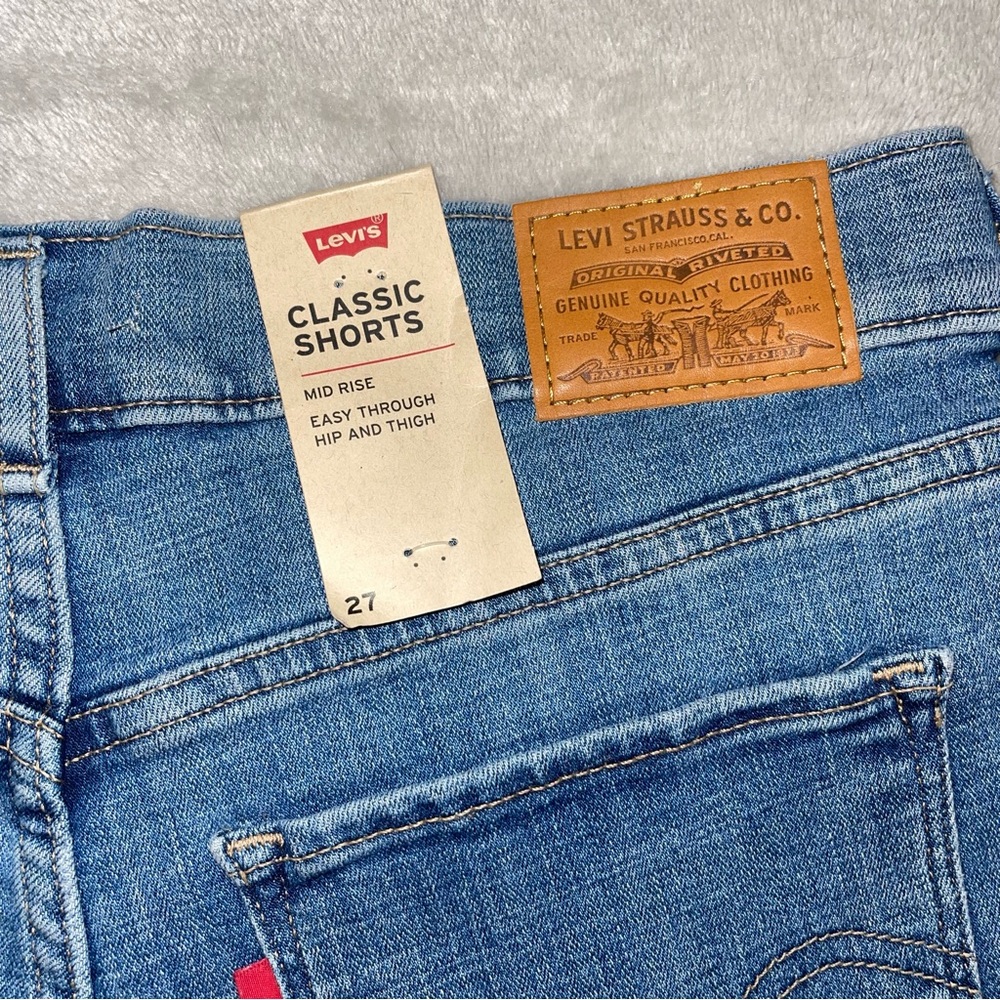 Levi's NWT Classic Shorts Denim Midi Mid Rise Short - Picture 4 of 7